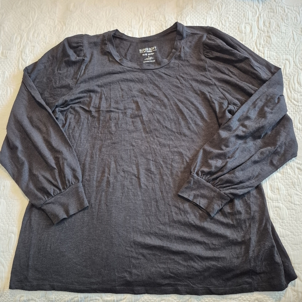 Torrid women's size 2 or 2X black long sleeve slub jersey long sleeve shirt EUC